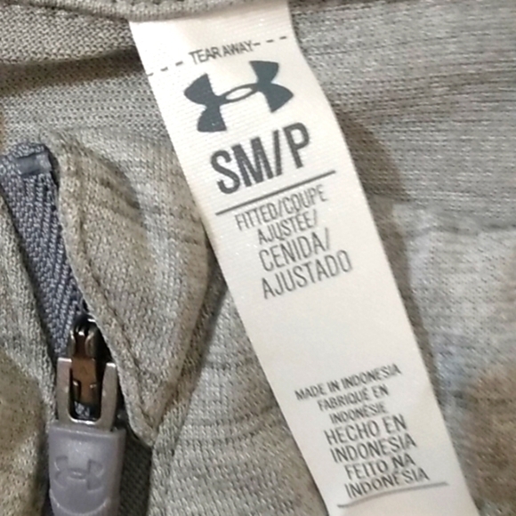 UNDER ARMOUR GRAY LONG SLEEVE FITTED PERFORMANCE TEE SIZE SMALL NWT - Picture 3 of 6